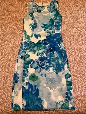 Calvin Klein size 6 lined floral scuba dress
